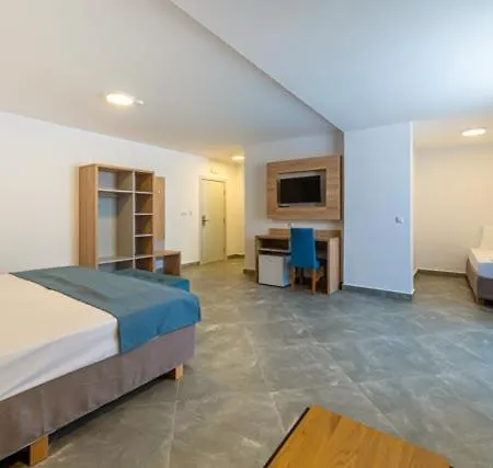 Ξενοδοχείο Martinez 4*