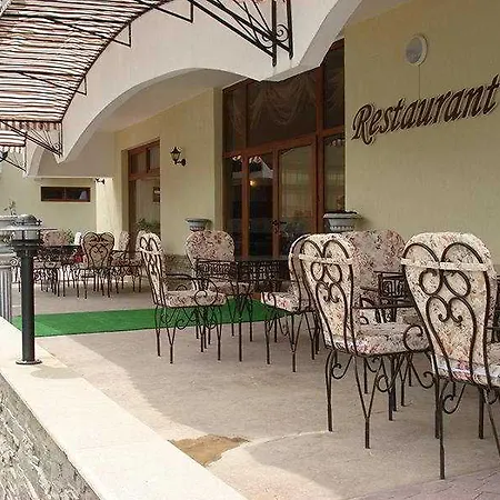 мартинез 4*